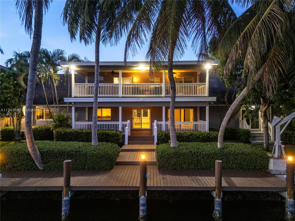 Recently Sold: $2,380,000 (5 beds, 3 baths, 3537 Square Feet)