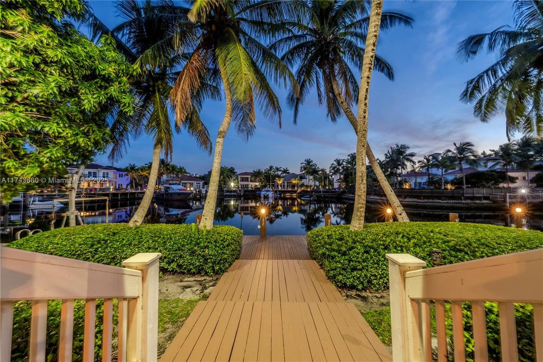 Recently Sold: $2,380,000 (5 beds, 3 baths, 3537 Square Feet)