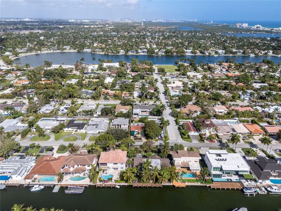 Recently Sold: $2,380,000 (5 beds, 3 baths, 3537 Square Feet)