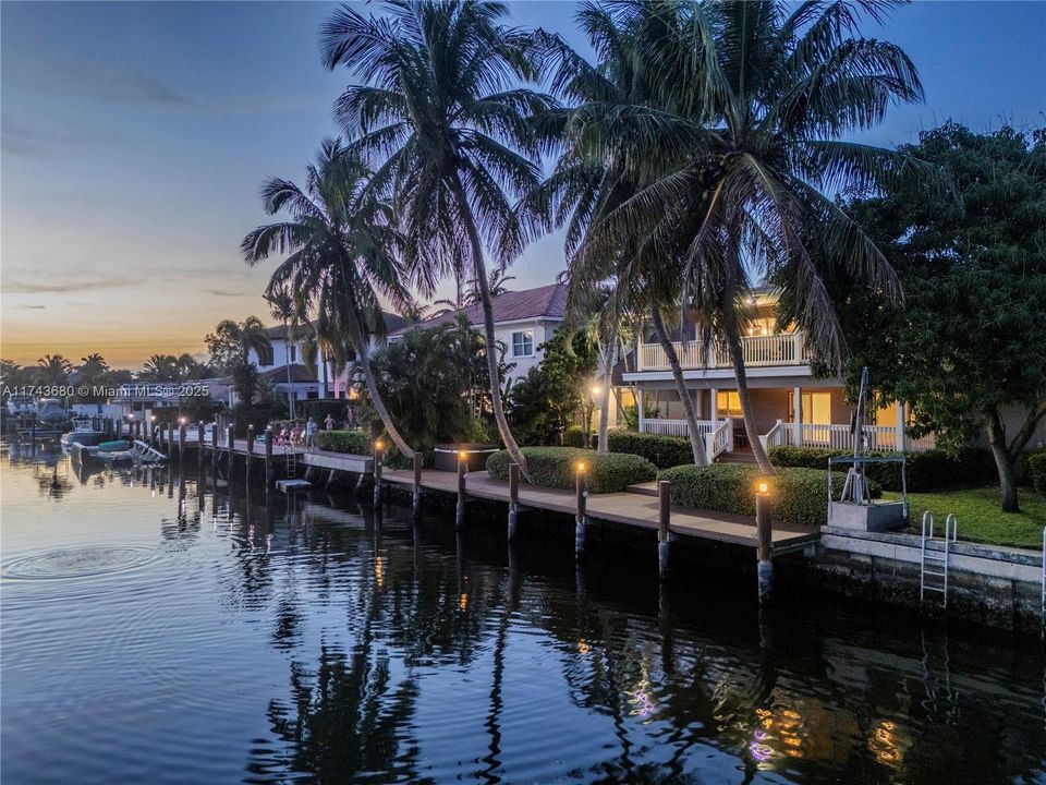 Recently Sold: $2,380,000 (5 beds, 3 baths, 3537 Square Feet)