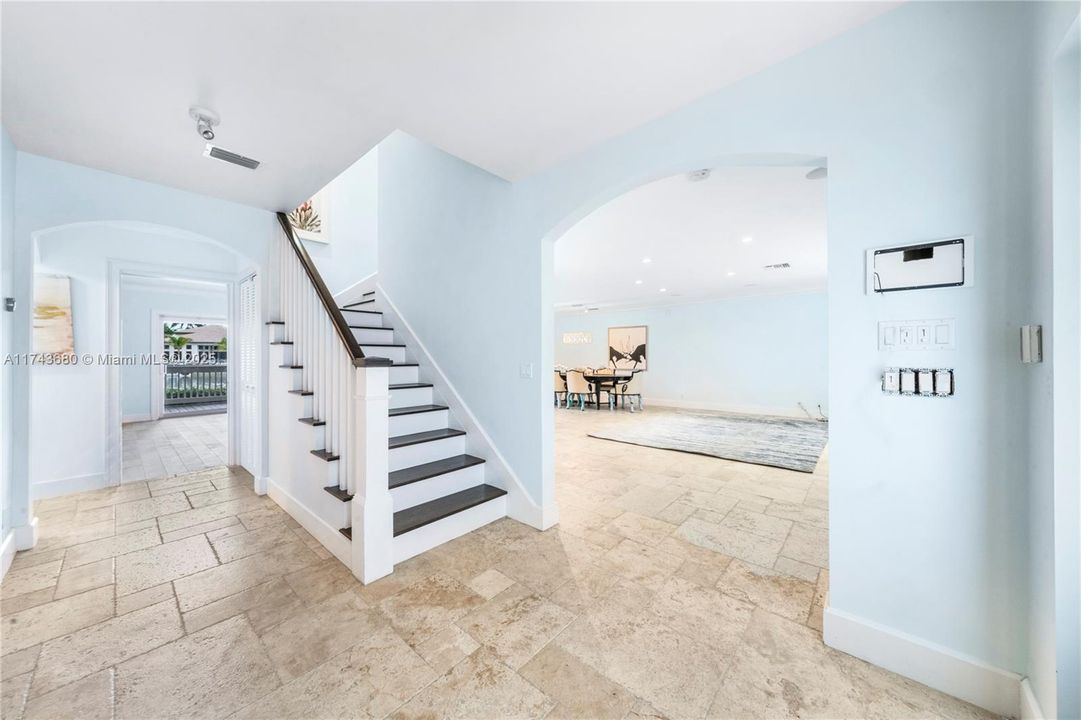 Recently Sold: $2,380,000 (5 beds, 3 baths, 3537 Square Feet)
