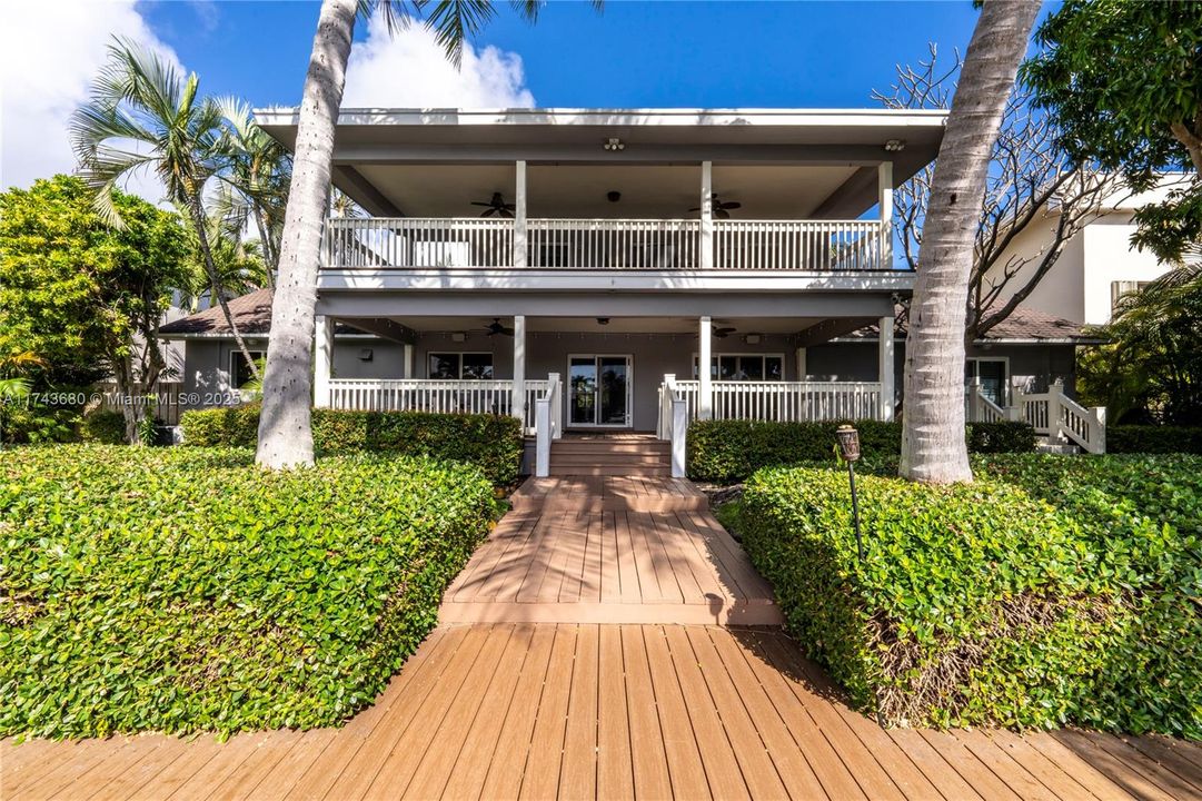 Recently Sold: $2,380,000 (5 beds, 3 baths, 3537 Square Feet)