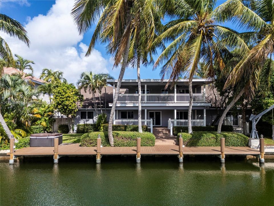 Recently Sold: $2,380,000 (5 beds, 3 baths, 3537 Square Feet)