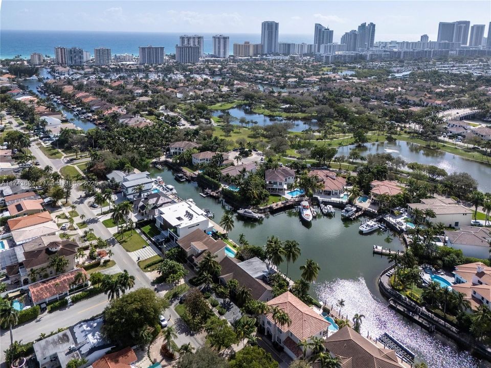 Recently Sold: $2,380,000 (5 beds, 3 baths, 3537 Square Feet)