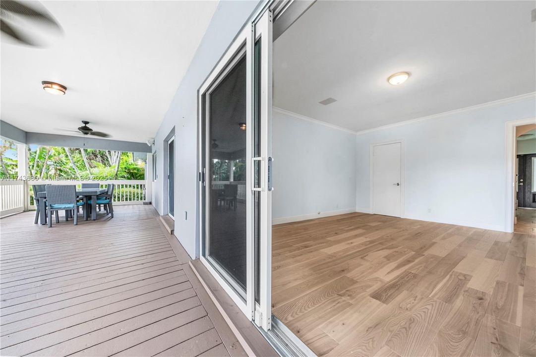 Recently Sold: $2,380,000 (5 beds, 3 baths, 3537 Square Feet)