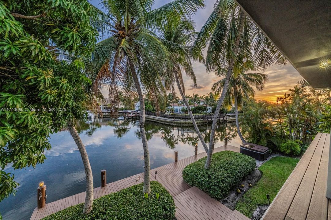 Recently Sold: $2,380,000 (5 beds, 3 baths, 3537 Square Feet)