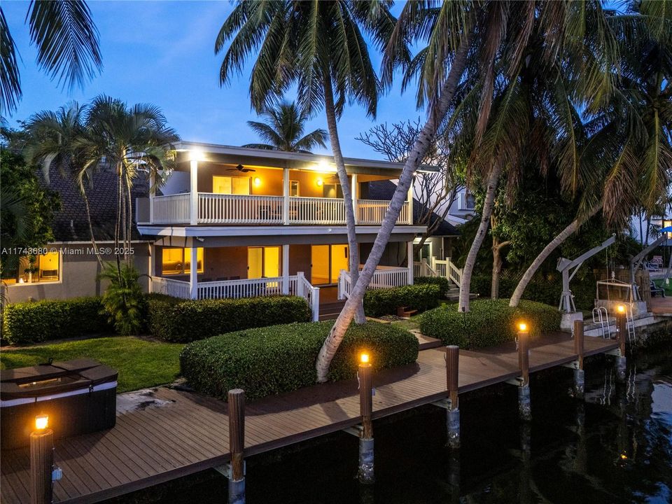 Recently Sold: $2,380,000 (5 beds, 3 baths, 3537 Square Feet)