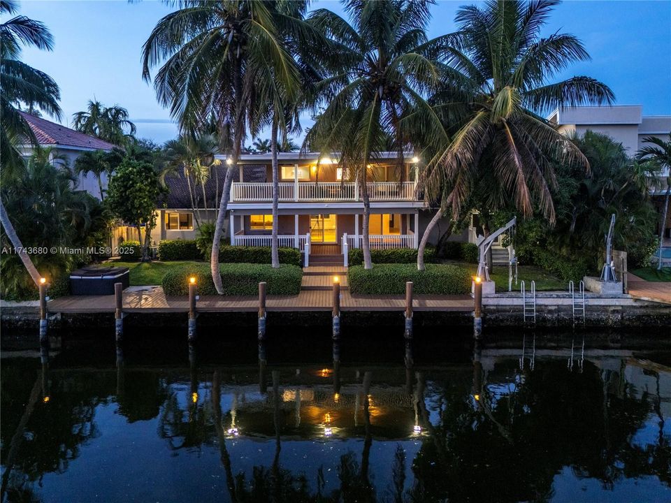 Recently Sold: $2,380,000 (5 beds, 3 baths, 3537 Square Feet)