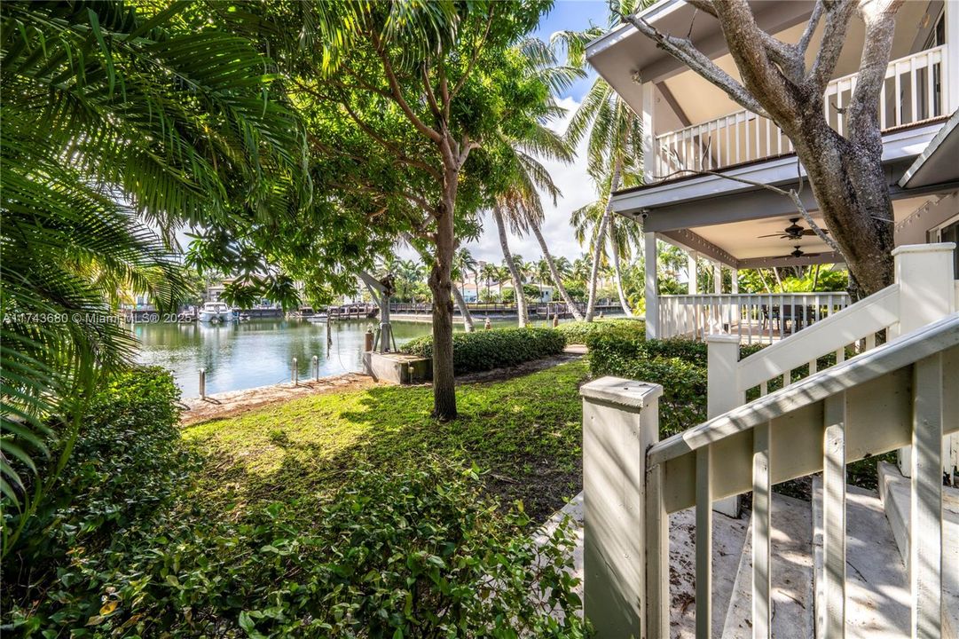 Recently Sold: $2,380,000 (5 beds, 3 baths, 3537 Square Feet)