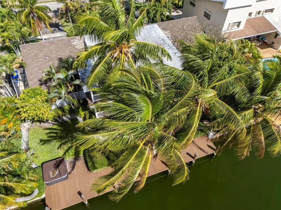 Recently Sold: $2,380,000 (5 beds, 3 baths, 3537 Square Feet)