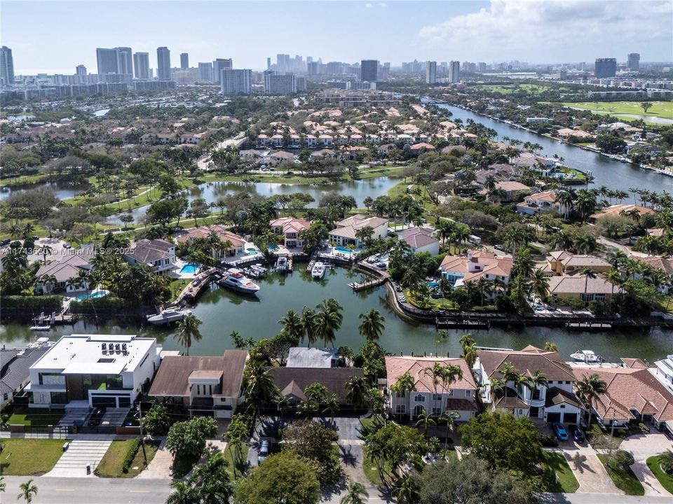 Recently Sold: $2,380,000 (5 beds, 3 baths, 3537 Square Feet)