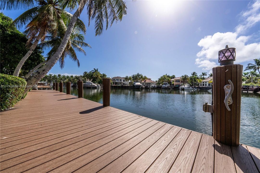 Recently Sold: $2,380,000 (5 beds, 3 baths, 3537 Square Feet)