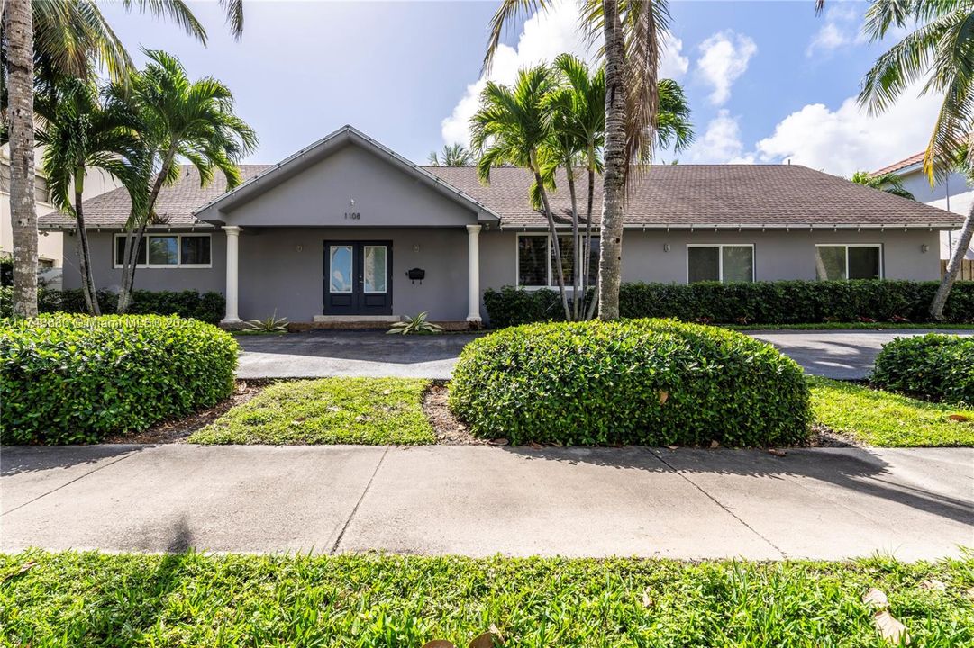 Recently Sold: $2,380,000 (5 beds, 3 baths, 3537 Square Feet)