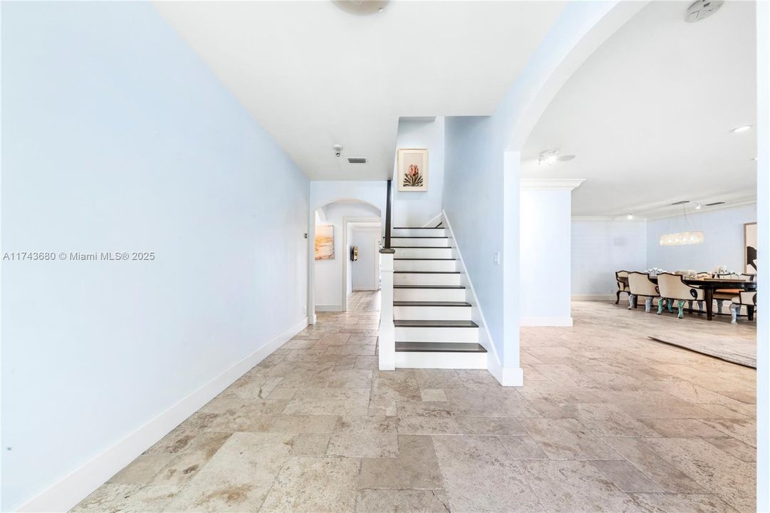 Recently Sold: $2,380,000 (5 beds, 3 baths, 3537 Square Feet)