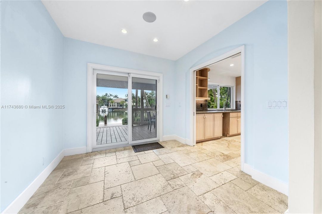 Recently Sold: $2,380,000 (5 beds, 3 baths, 3537 Square Feet)