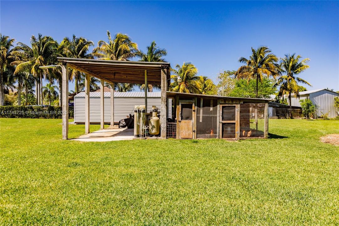 Vendido Recientemente: $975,000 (4 camas, 3 baños, 2150 Pies cuadrados)