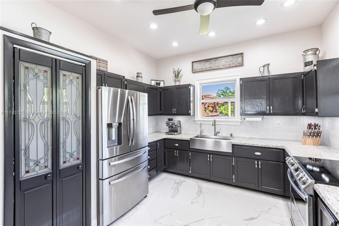 Vendido Recientemente: $975,000 (4 camas, 3 baños, 2150 Pies cuadrados)