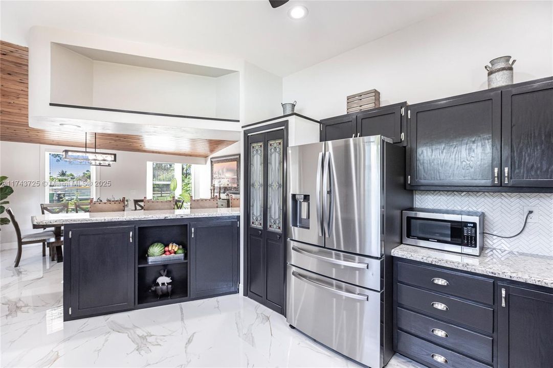 Vendido Recientemente: $975,000 (4 camas, 3 baños, 2150 Pies cuadrados)