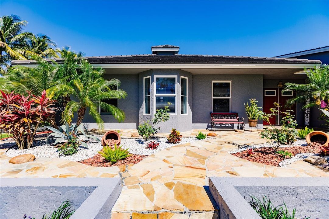 Vendido Recientemente: $975,000 (4 camas, 3 baños, 2150 Pies cuadrados)