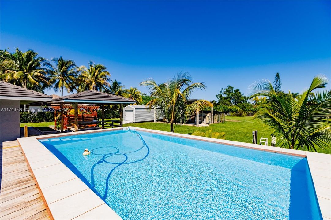 Vendido Recientemente: $975,000 (4 camas, 3 baños, 2150 Pies cuadrados)