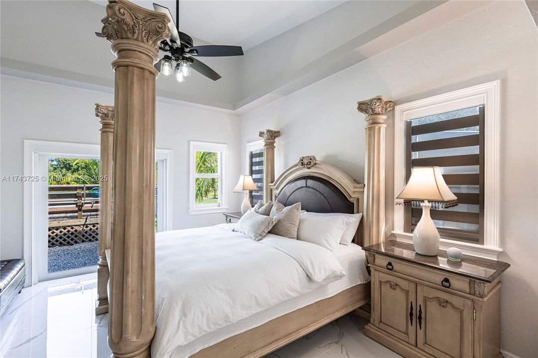 Vendido Recientemente: $975,000 (4 camas, 3 baños, 2150 Pies cuadrados)