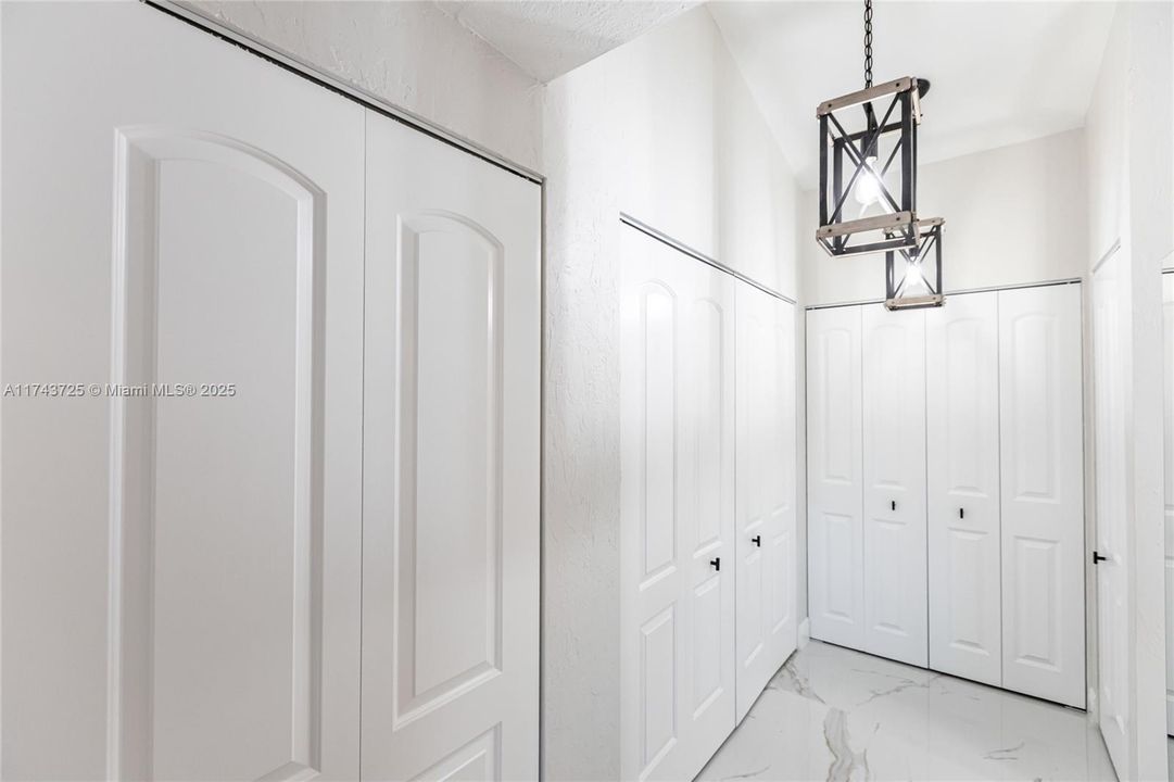 Vendido Recientemente: $975,000 (4 camas, 3 baños, 2150 Pies cuadrados)