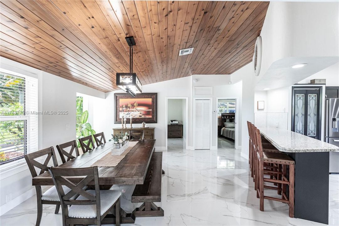 Vendido Recientemente: $975,000 (4 camas, 3 baños, 2150 Pies cuadrados)