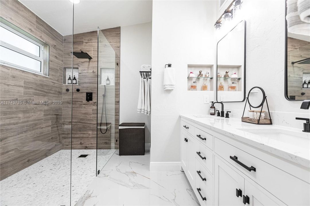 Vendido Recientemente: $975,000 (4 camas, 3 baños, 2150 Pies cuadrados)