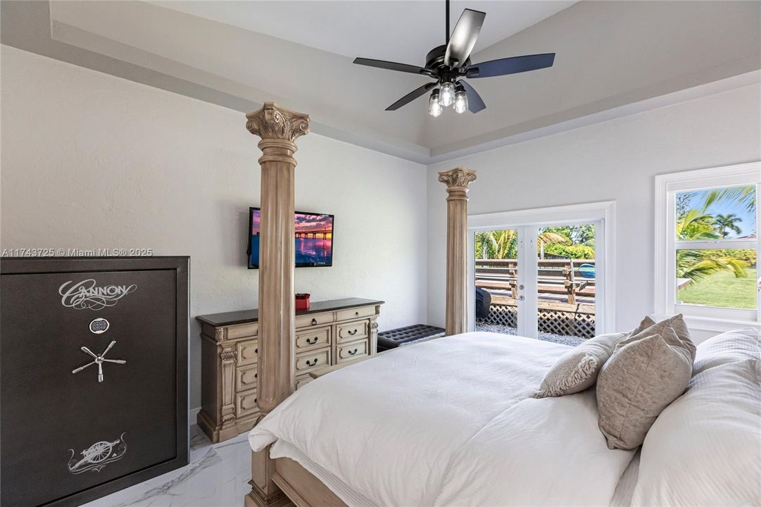 Vendido Recientemente: $975,000 (4 camas, 3 baños, 2150 Pies cuadrados)