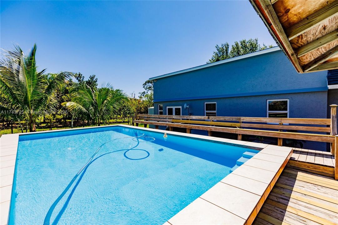 Vendido Recientemente: $975,000 (4 camas, 3 baños, 2150 Pies cuadrados)