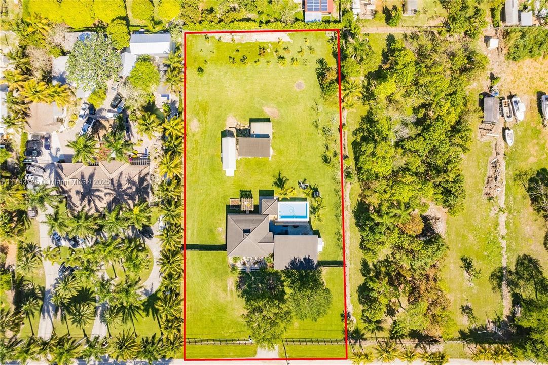 Vendido Recientemente: $975,000 (4 camas, 3 baños, 2150 Pies cuadrados)