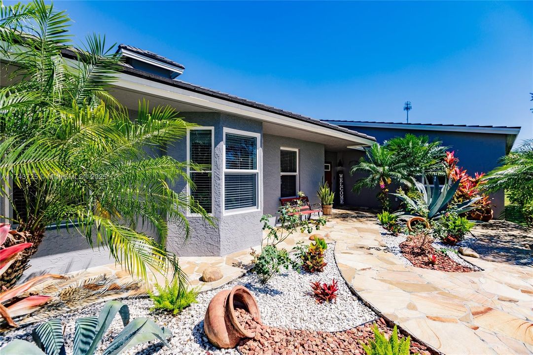 Vendido Recientemente: $975,000 (4 camas, 3 baños, 2150 Pies cuadrados)