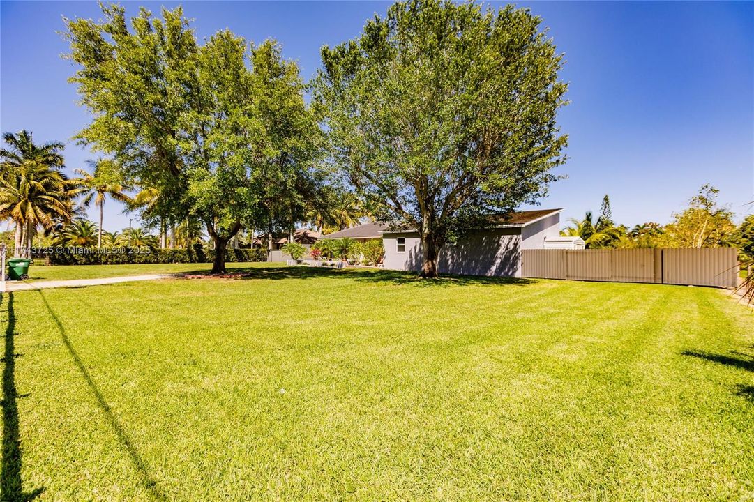 Vendido Recientemente: $975,000 (4 camas, 3 baños, 2150 Pies cuadrados)