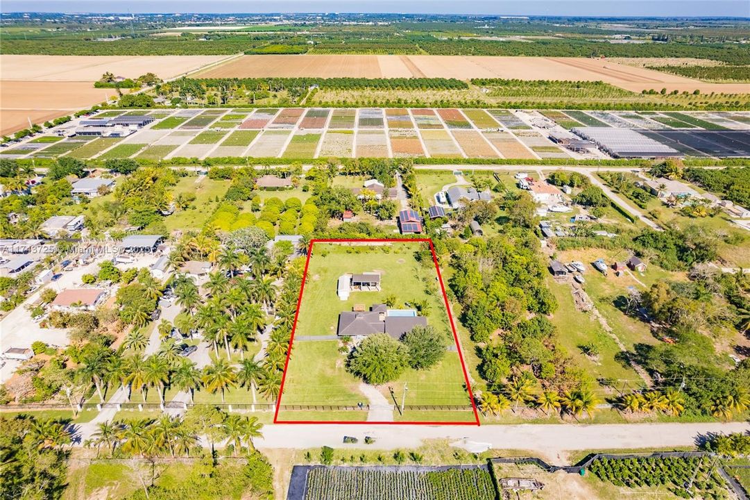 Vendido Recientemente: $975,000 (4 camas, 3 baños, 2150 Pies cuadrados)