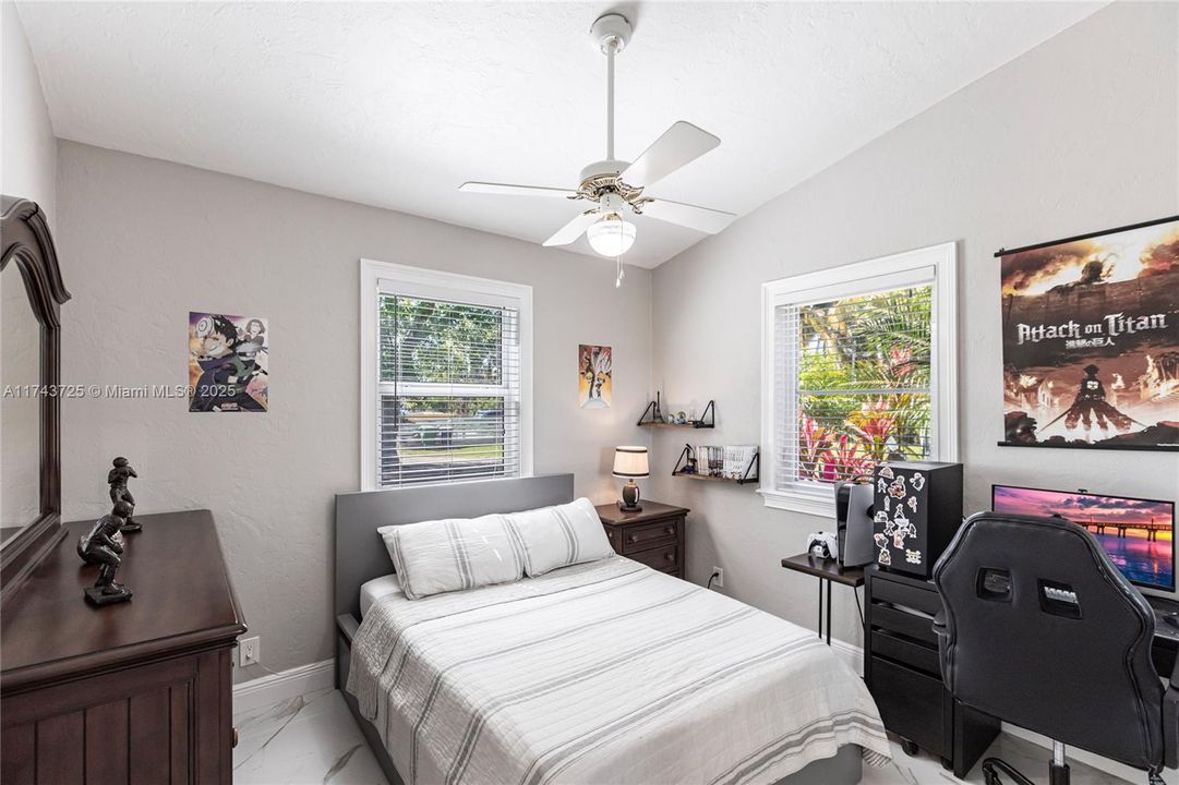 Vendido Recientemente: $975,000 (4 camas, 3 baños, 2150 Pies cuadrados)