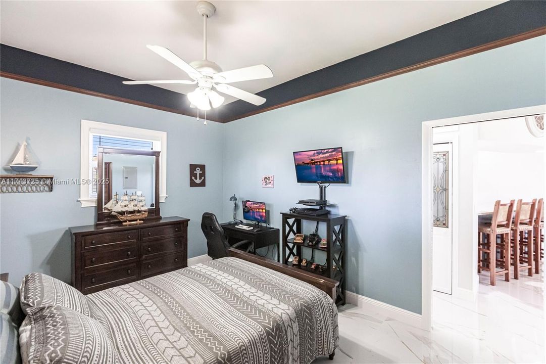 Vendido Recientemente: $975,000 (4 camas, 3 baños, 2150 Pies cuadrados)