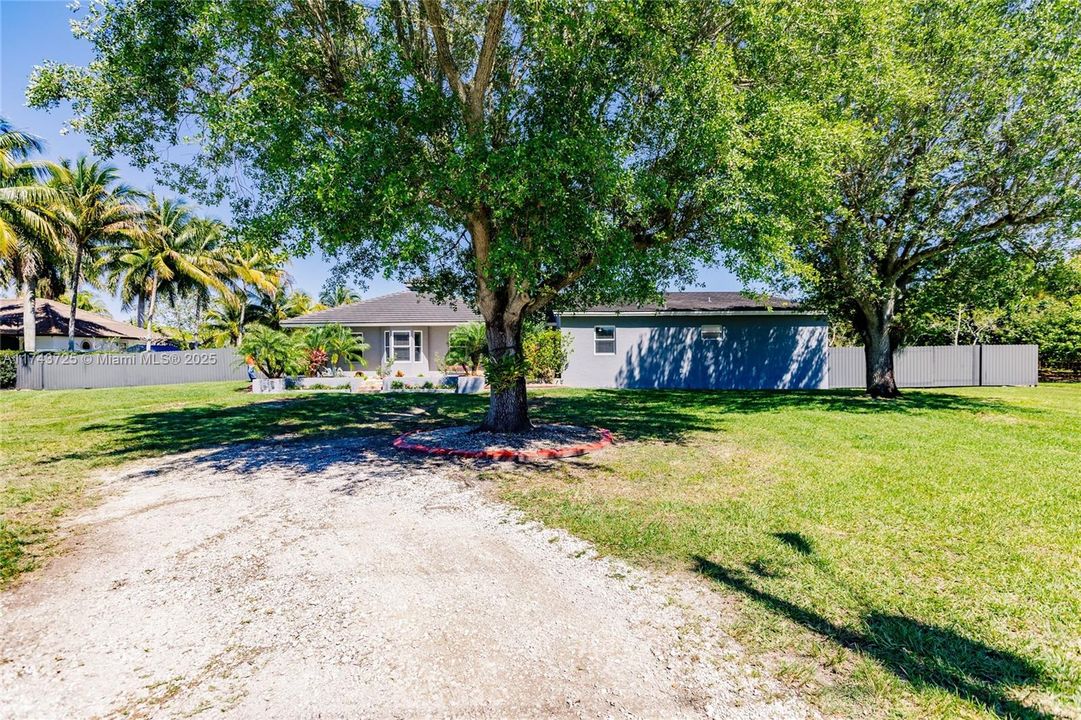 Vendido Recientemente: $975,000 (4 camas, 3 baños, 2150 Pies cuadrados)