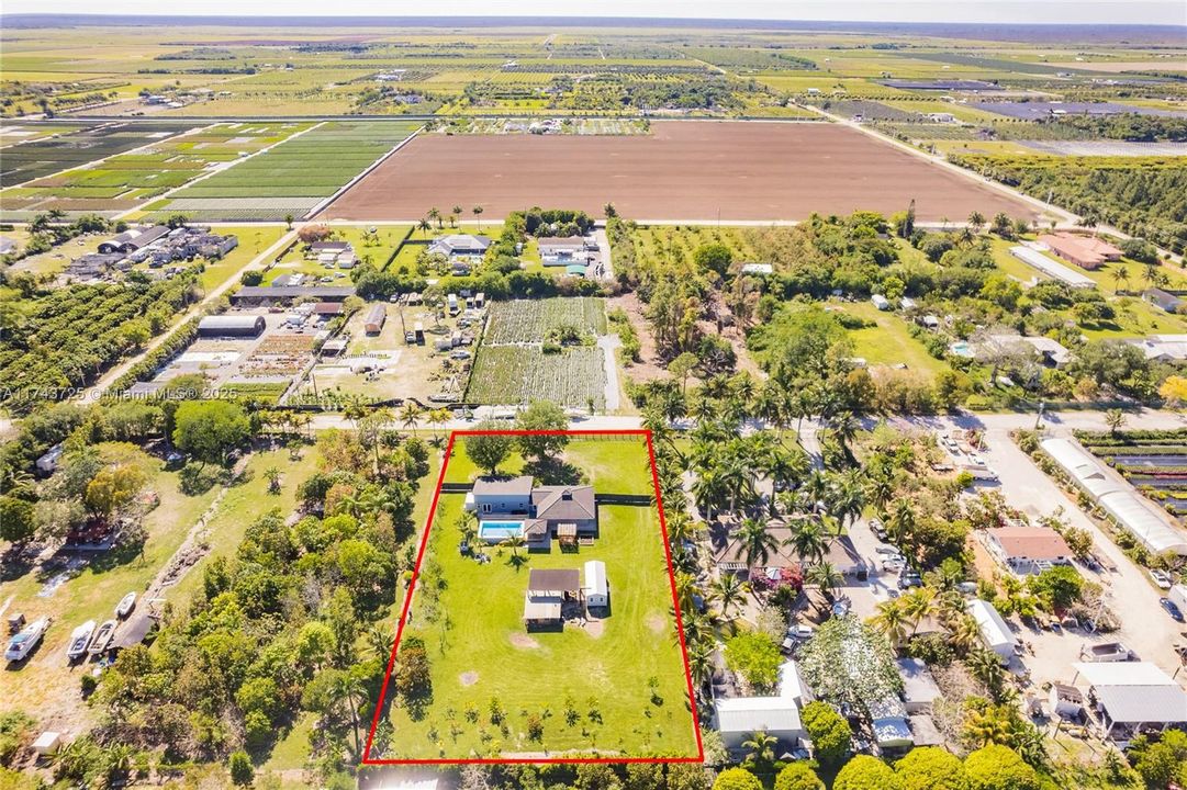 Vendido Recientemente: $975,000 (4 camas, 3 baños, 2150 Pies cuadrados)