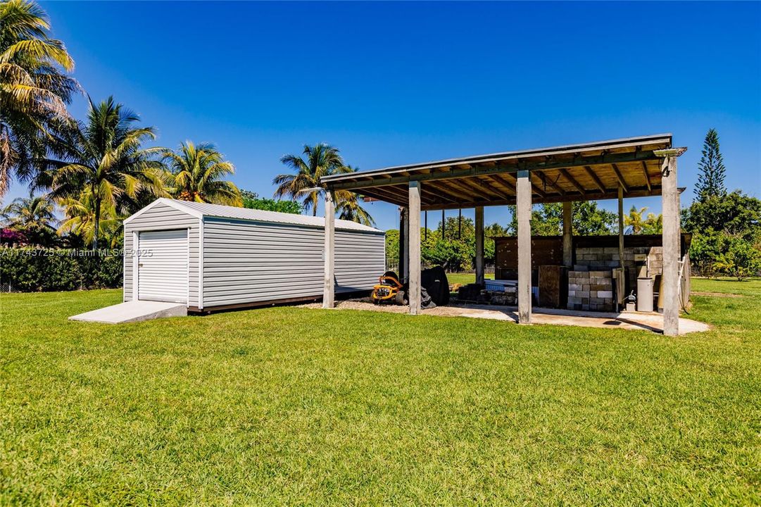 Vendido Recientemente: $975,000 (4 camas, 3 baños, 2150 Pies cuadrados)