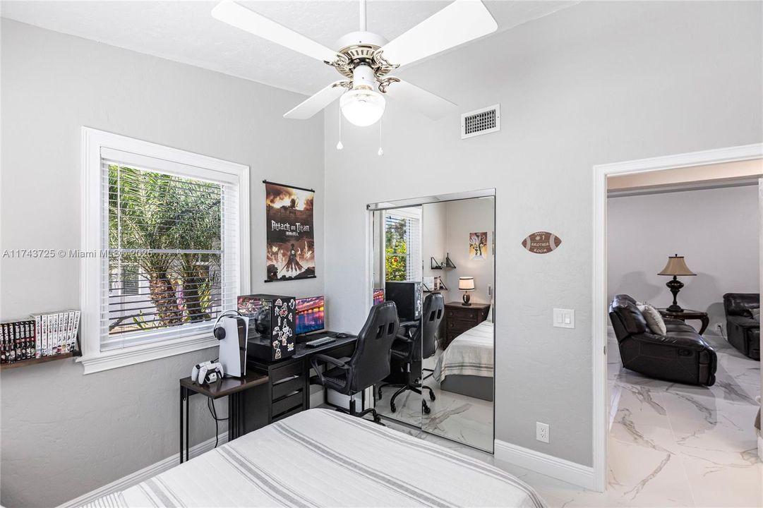 Vendido Recientemente: $975,000 (4 camas, 3 baños, 2150 Pies cuadrados)