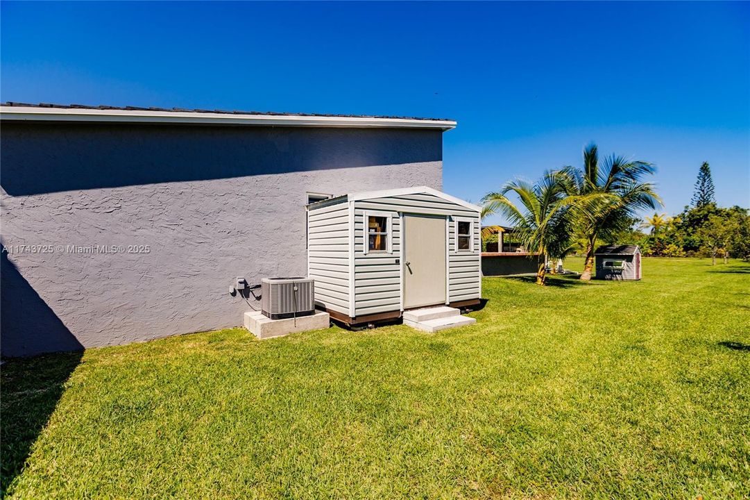 Vendido Recientemente: $975,000 (4 camas, 3 baños, 2150 Pies cuadrados)