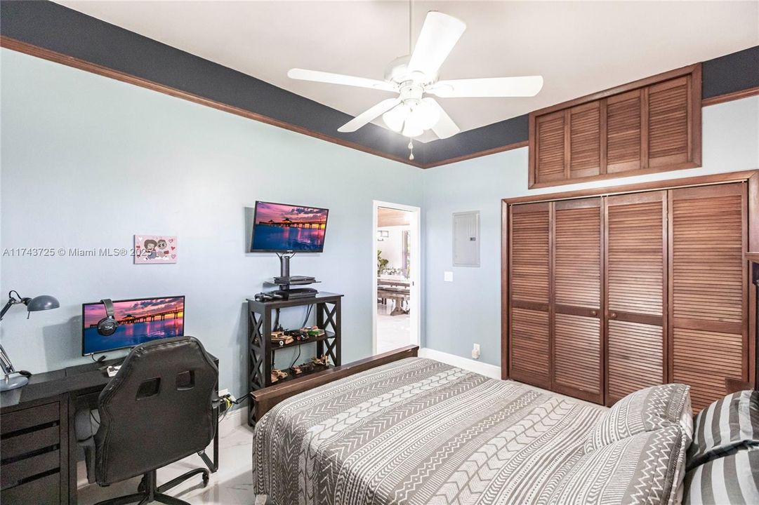 Vendido Recientemente: $975,000 (4 camas, 3 baños, 2150 Pies cuadrados)