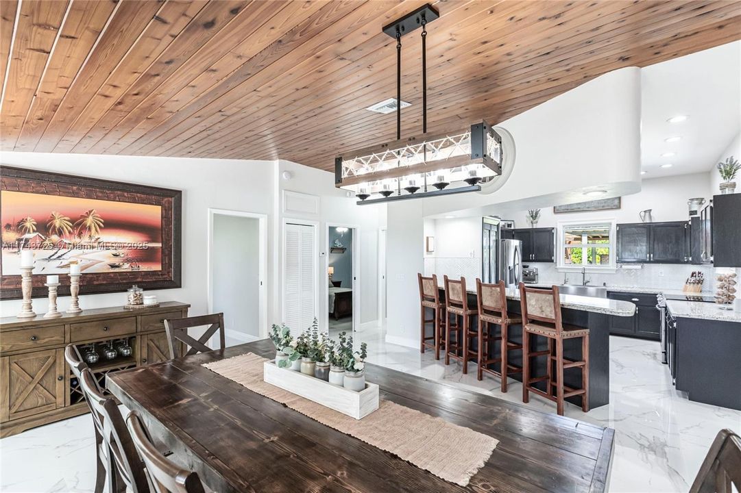 Vendido Recientemente: $975,000 (4 camas, 3 baños, 2150 Pies cuadrados)