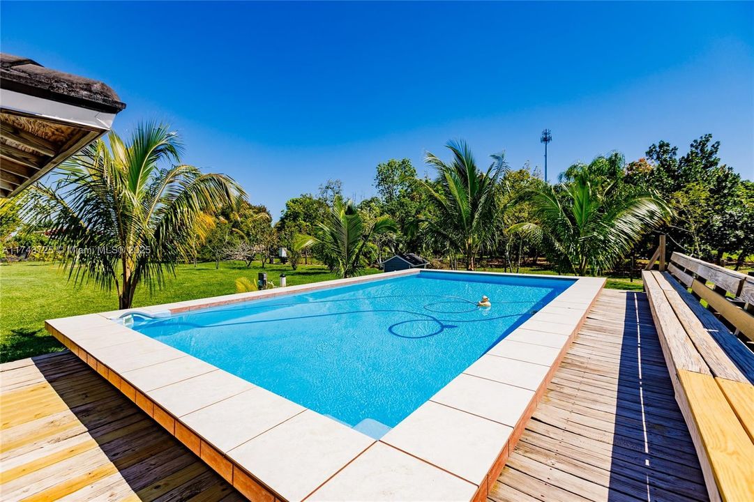 Vendido Recientemente: $975,000 (4 camas, 3 baños, 2150 Pies cuadrados)