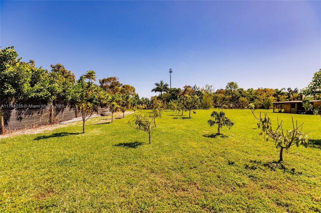 Vendido Recientemente: $975,000 (4 camas, 3 baños, 2150 Pies cuadrados)