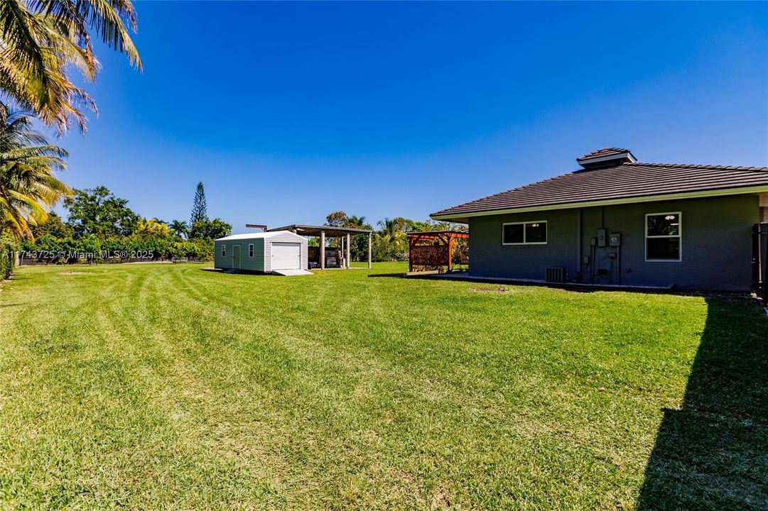 Vendido Recientemente: $975,000 (4 camas, 3 baños, 2150 Pies cuadrados)