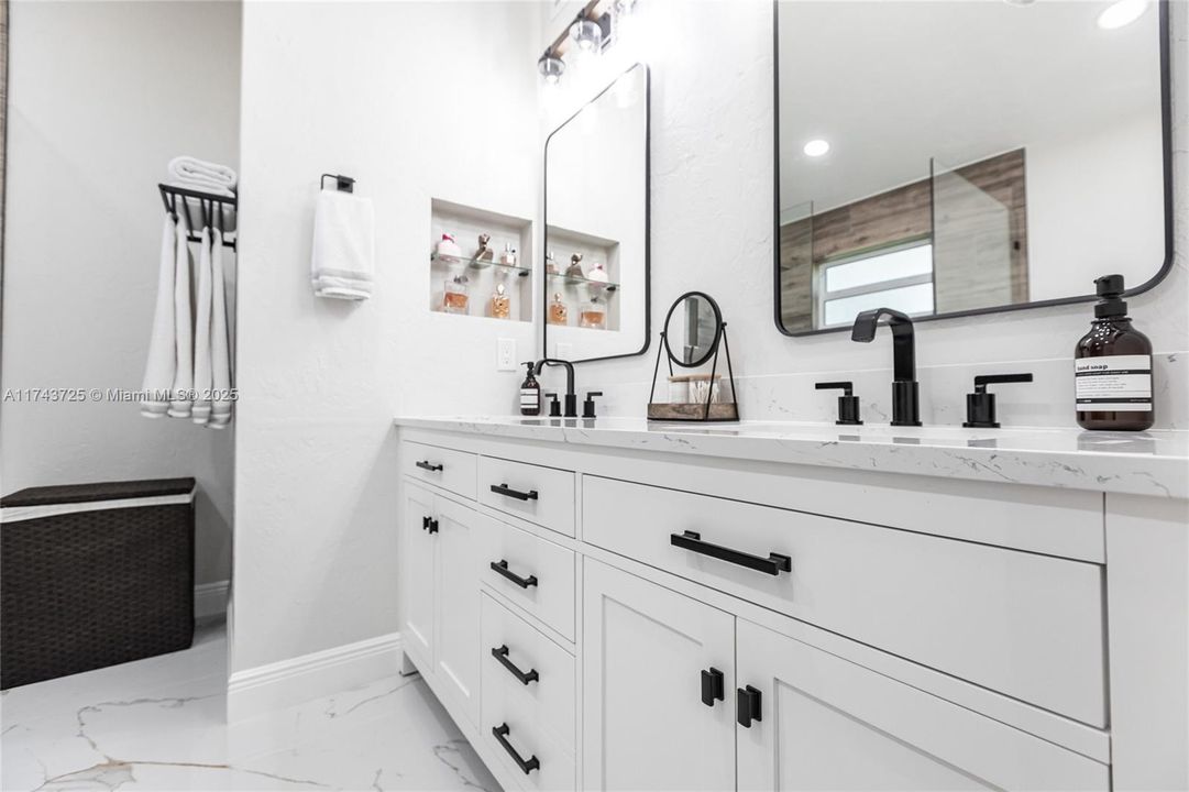 Vendido Recientemente: $975,000 (4 camas, 3 baños, 2150 Pies cuadrados)