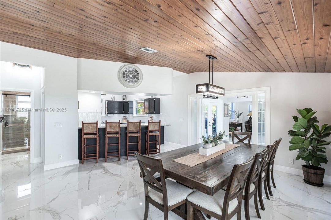 Vendido Recientemente: $975,000 (4 camas, 3 baños, 2150 Pies cuadrados)