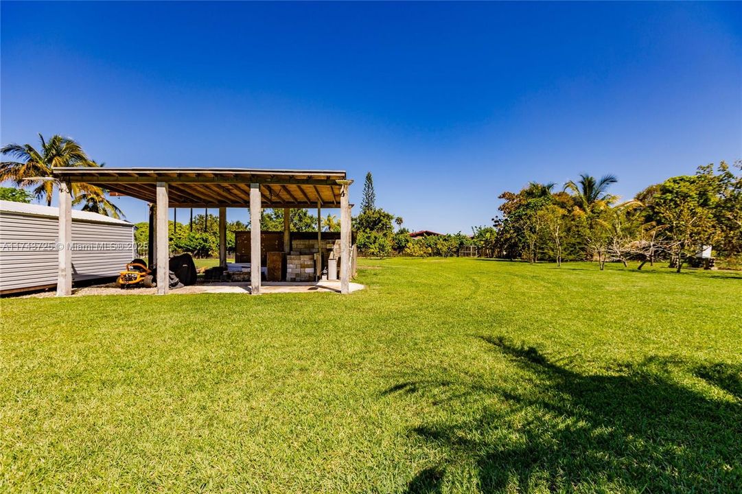 Vendido Recientemente: $975,000 (4 camas, 3 baños, 2150 Pies cuadrados)