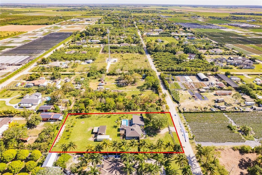 Vendido Recientemente: $975,000 (4 camas, 3 baños, 2150 Pies cuadrados)